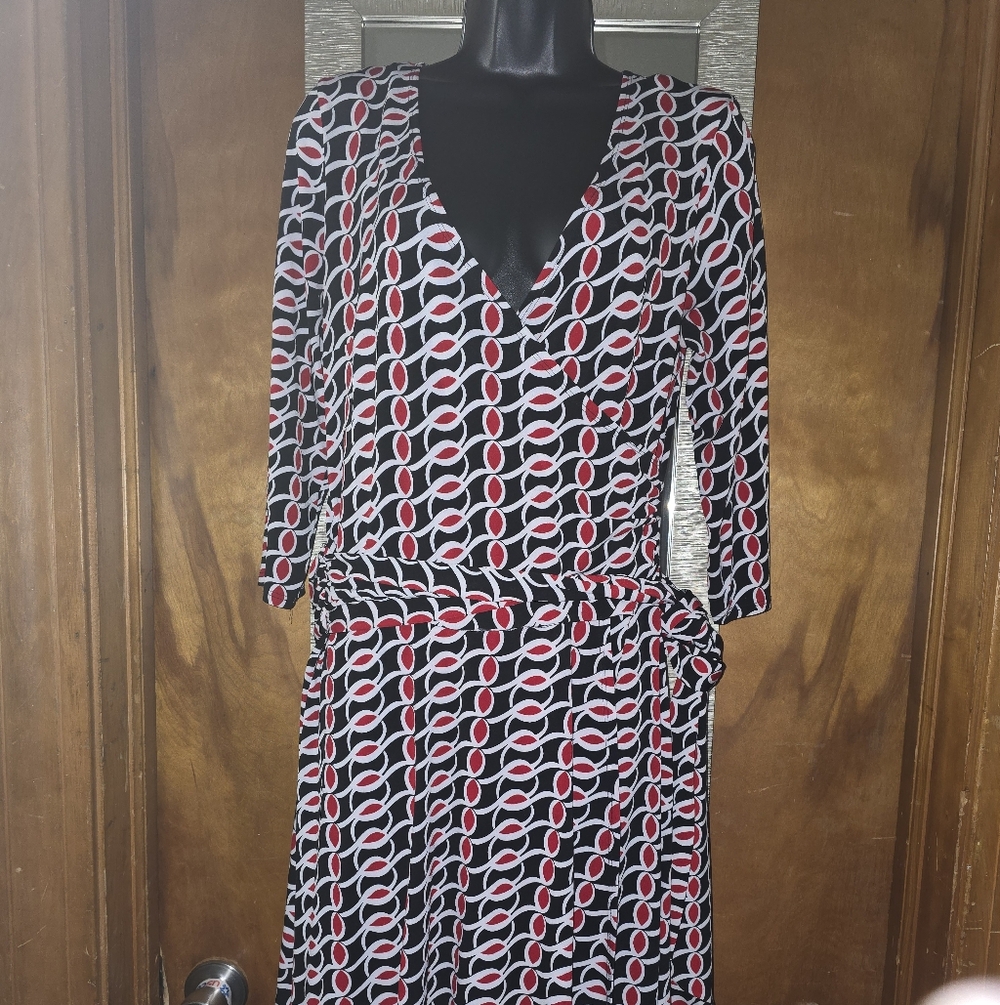 AB Studio Black and Red Geometric Long Sleeve Dress